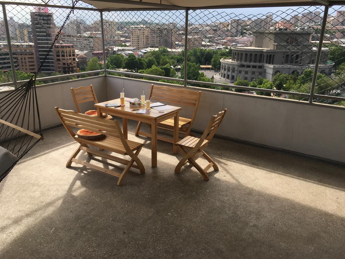 The View Apartments Erevan Esterno foto