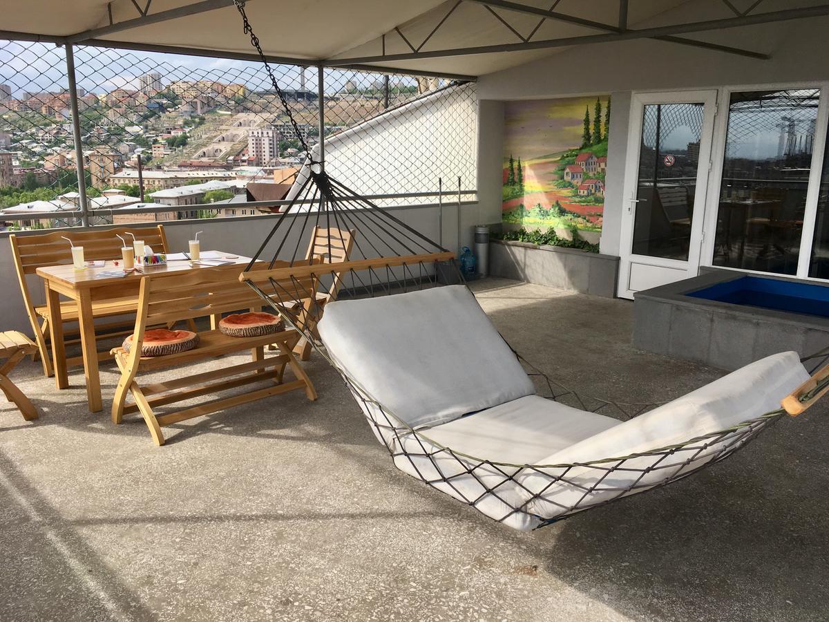 The View Apartments Erevan Esterno foto